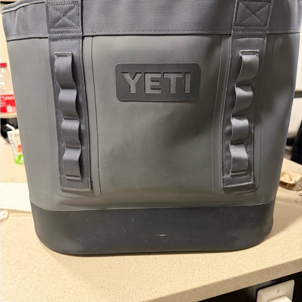 YETI Camino 35